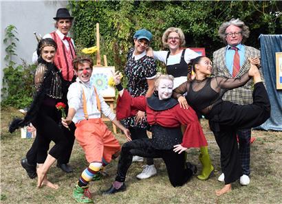 Insgesamt acht Artisten sorgten am vergangenen Sonntag im Garten des „Zirkusschapp“ für Show-Feeling – auch ohne Zirkuszelt
