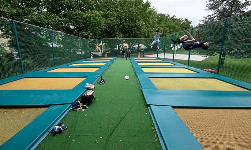 Insgesamt zwölf Trampoline stehen zur Verfügung