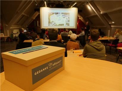 „Inside the box“ sollen die Teilnehmer der „Gedankekëscht“ denken – im wahrsten Sinne des Wortes
