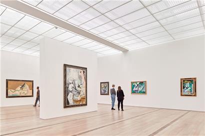 Installationsansicht „Picasso: Künstler und Modell – Letzte Bilder“ in der Fondation Beyeler (© Succession Picasso/2023, ProLitteris, Zurich)
