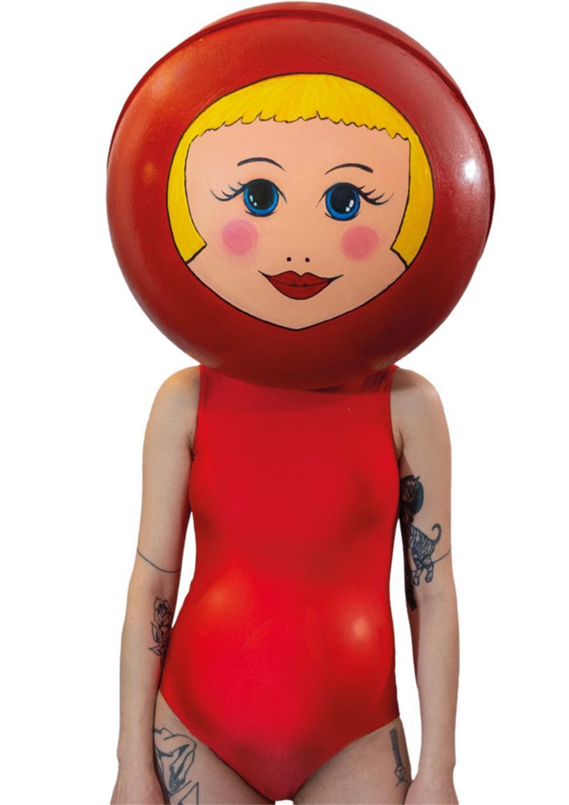 Inszeniert sich selbst als Puppe: Darja Linder
