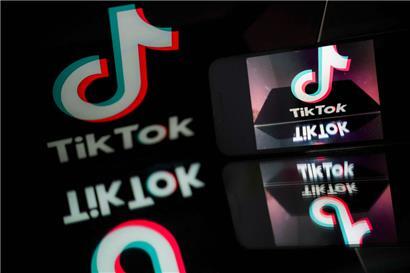 Internet-Plattformen wie TikTok, Instagram und Facebook verstoßen offenbar gegen europäische Regeln über die Verbreitung von verbotenen Inhalten wie etwa Kinderpornografie
