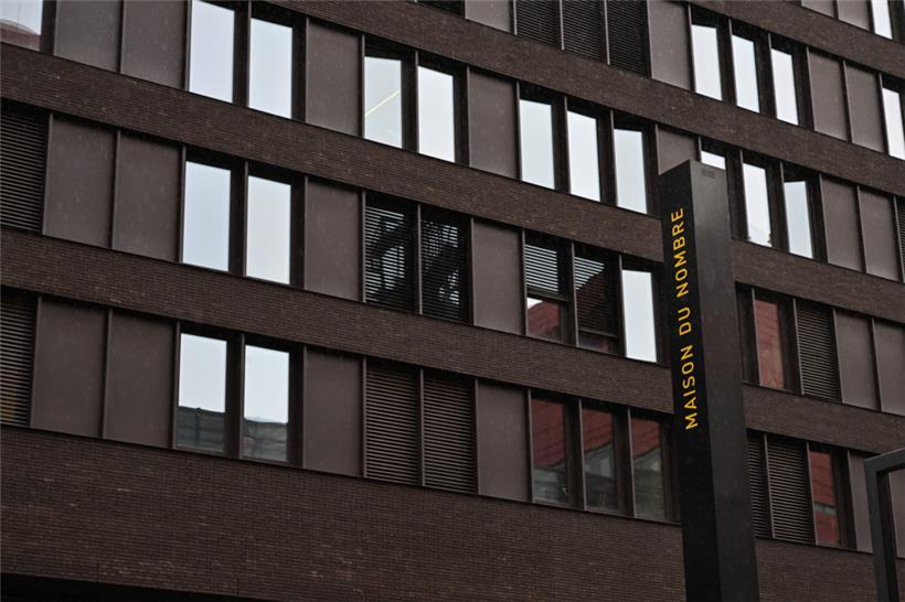 Irgendwo spiegelt sich immer die Vergangenheit in den Gebäuden auf Belval wider