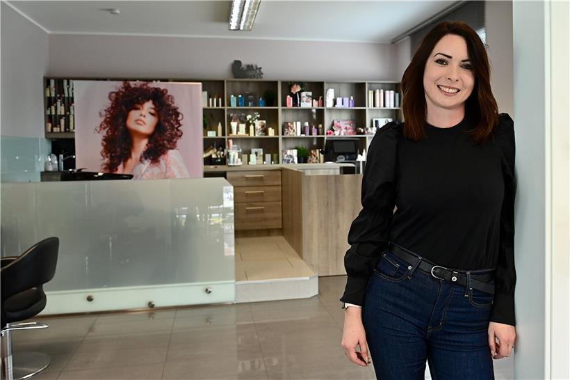 Irina Grenz (35) hat einen Friseursalon in Perl (D). Trotz Wiedereröffnung am 1. März hat sie die Sorge, dass viele ihrer luxemburgischen Kunden wegbleiben. Sie fürchtet eine erneute Grenzschließung. 
