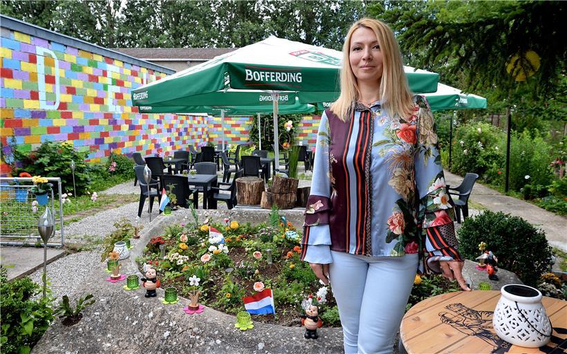 Irina Meissner hat den Lockdown genutzt, um den Hinterhof des Lokals in der Remicher Straße fit für die Sommersaison zu machen
