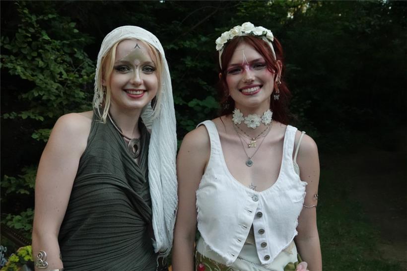 Iris und Catherine vom „Stengeforter Feeëräich“
