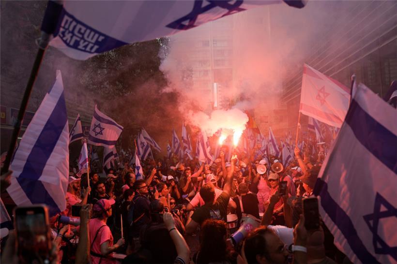 Israelis protestieren gegen die Pläne der Regierung von Premierminister Netanjahu, das Justizsystem zu reformieren
