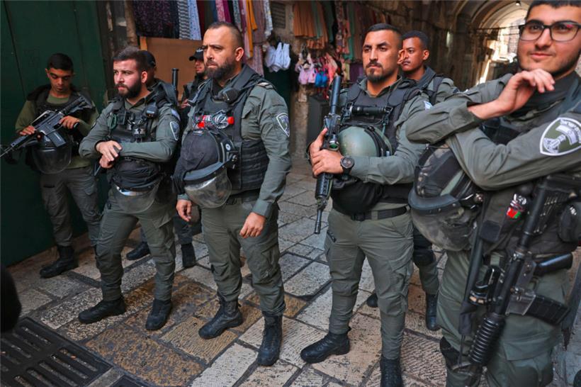 Israelische Sicherheitskräfte in der Jerusalemer Altstadt, wo ein Palästinenser nach einer Messerattacke im muslimischen Viertel auf israelische Polizisten getötet wurde

