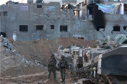 Israelische Soldaten im Norden Gazas (das Bild wurde unter der Aufsicht der israelischen Armee gemacht)
