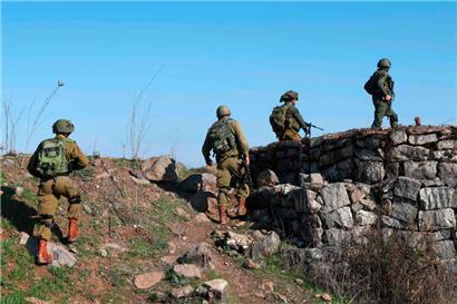 Israelische Soldaten patrouillieren an der Grenze nahe Syrien
