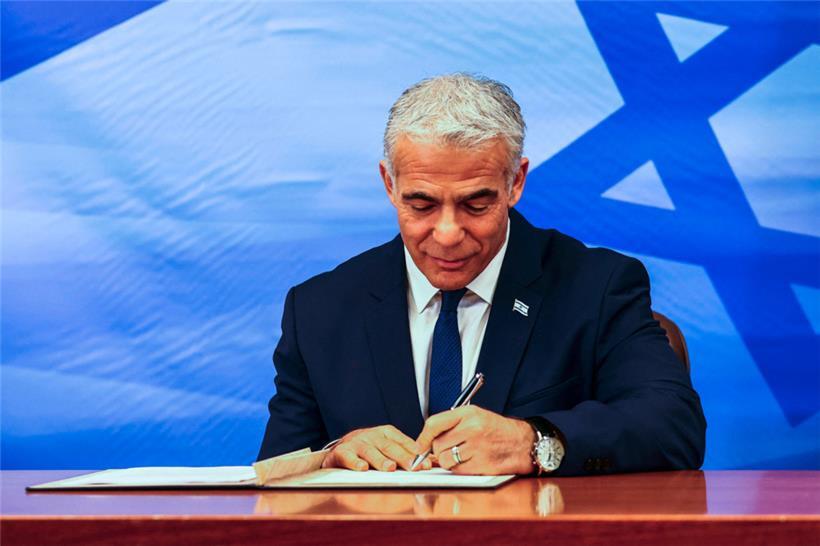 Israels Premier Lapid unterschrieb in Jerusalem (Foto), das libanesische Staatsoberhaupt Michael Aoun in Beirut
