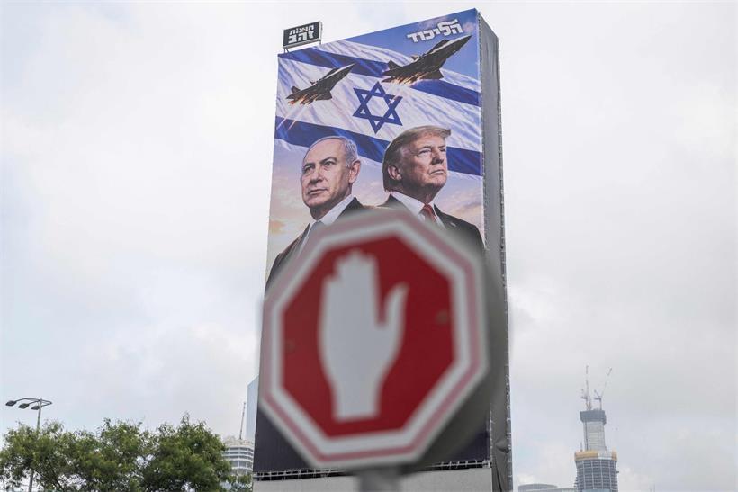 Israels Regierungschef Benjamin Netanjahu wirbt mit dem US-Präsidenten Donald Trump an seiner Seite