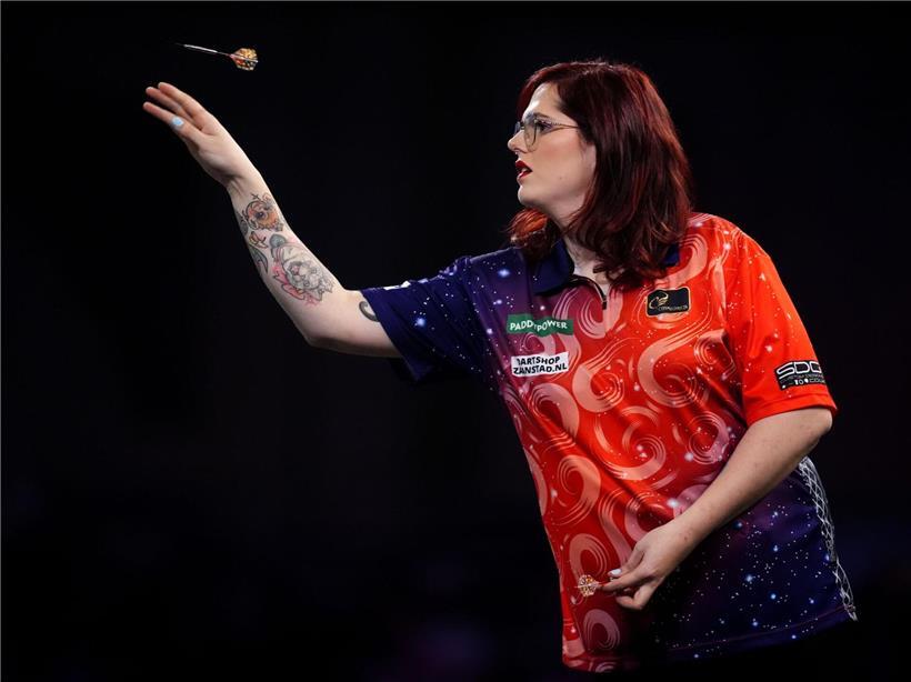 Porträt von Noa-Lynn van Leuven mit fragendem Blick – Karriereende oder Comeback der jungen Schauspielerin?