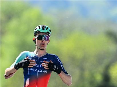 Paul Seixas und Tadej Pogacar im Radrennen, Wettkampf auf hohem Niveau, Vergleich der Radrennfahrer