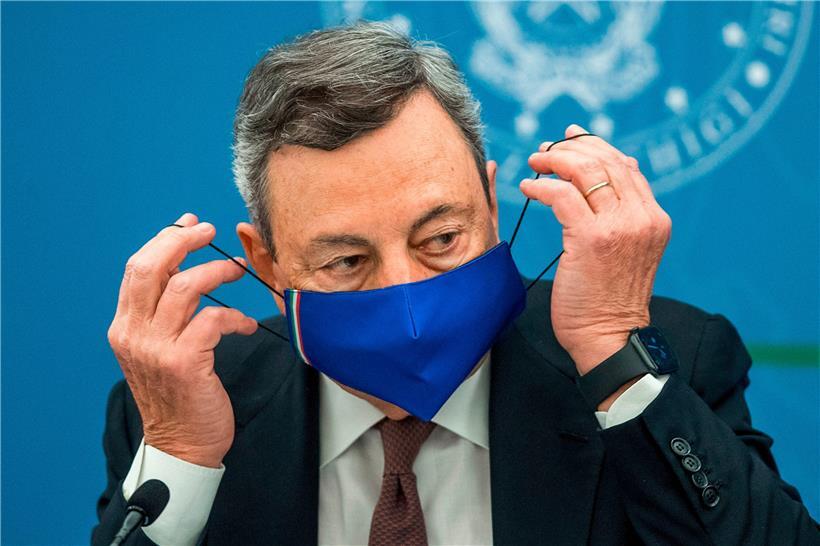 Italiens Premierminister Mario Draghi muss nicht nur politisch seine Viel-Parteien-Koalition zusammenhalten, nun muss er sich auch noch mit der postfaschistischen Erinnerungskultur eines Lega-Staatssekretärs herumschlagen
