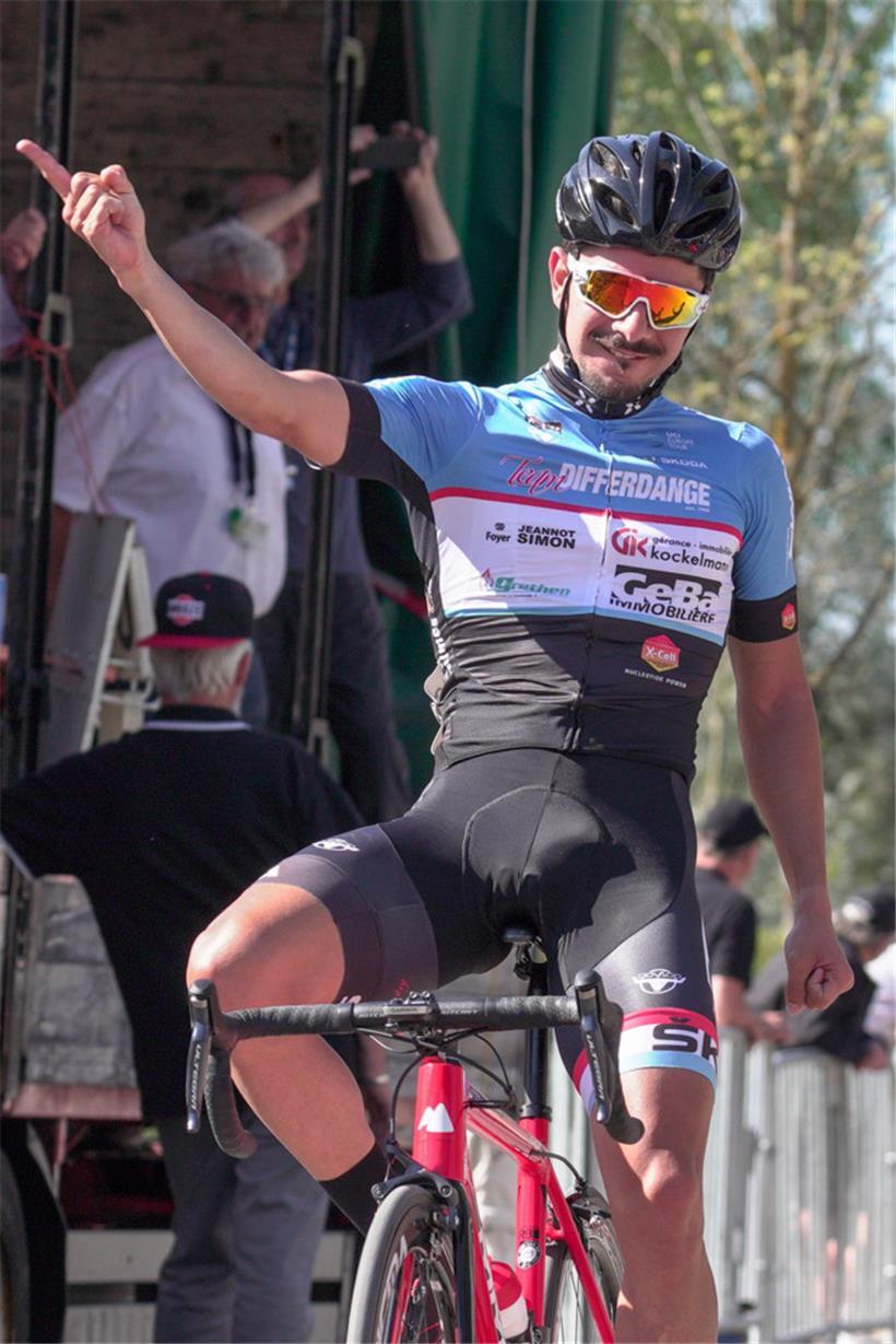 Ivan Centrone im Trikot vom Team Differdange, als er ein regionales Rennen in Dommeldingen gewann
