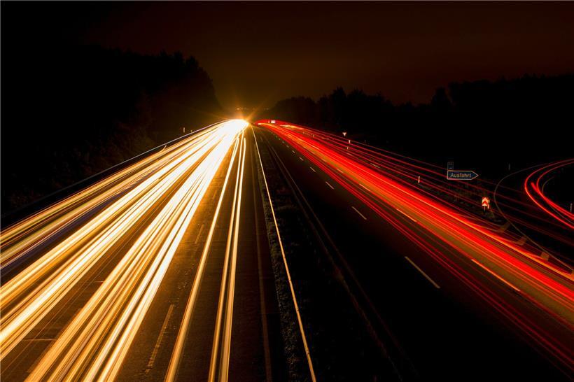 Ja, wo fliegen sie denn? Vielleicht geht es ja auch auf deutschen Autobahnen bald ruhiger zu.
