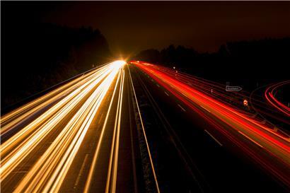 Ja, wo fliegen sie denn? Vielleicht geht es ja auch auf deutschen Autobahnen bald ruhiger zu.
