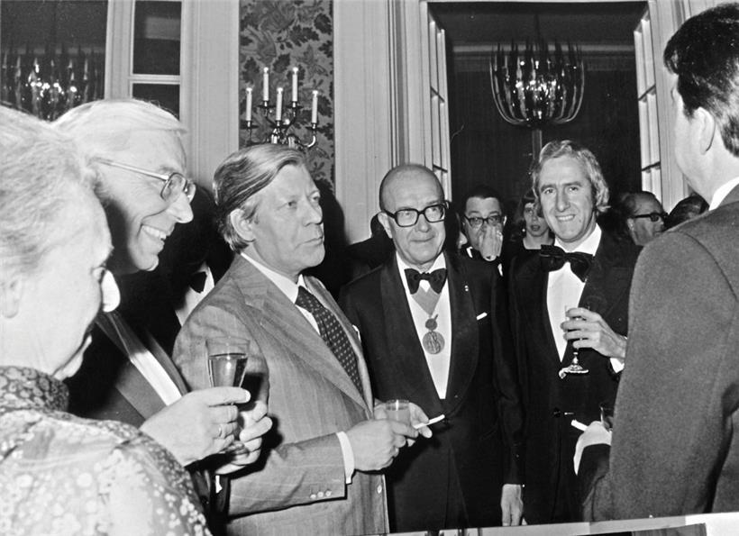 Jacques Poos bei einem Treffen der Herausgeber 1975 in Hamburg mit Helmut Schmidt 
