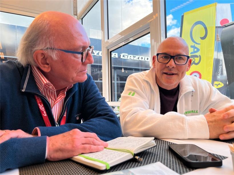 Jacques Villeneuve (r.) im Gespräch mit Tageblatt-Korrespondent Norbert Nickels
