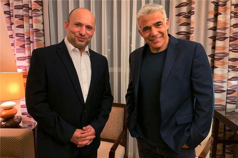 Jair Lapid (r.), Vorsitzender der Partei Jesch Atid, und Naftali Bennett, Vorsitzender der Jamina-Partei, während eines gemeinsamen Treffens
