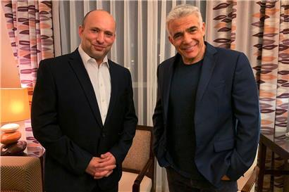 Jair Lapid (r.), Vorsitzender der Partei Jesch Atid, und Naftali Bennett, Vorsitzender der Jamina-Partei, während eines gemeinsamen Treffens
