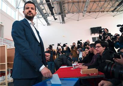 Jakov Milatovic könnte bei der Stichwahl am 2. April in Montenegro den langjährigen Präsidenten Milo Djukanovic ablösen
