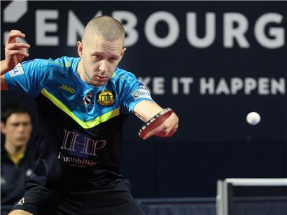 Mannschaft Hostert/Folschette feiert Sieg als aktuelle Spitzenmannschaft im Fußballspiel