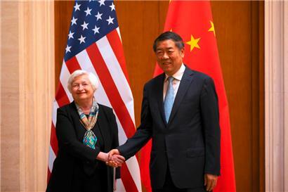 Janet Yellen und der chinesische Vizepremier He Lifeng in Peking
