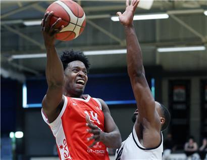 Jarvis Williams erzielt 37 Punkte und führt Sparta basketball Team ins Finale