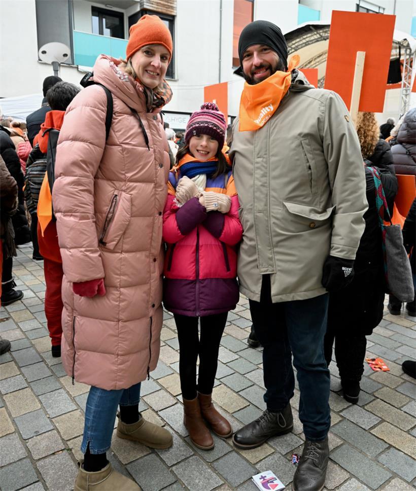 Jasmine Walisch und Jean-Luc De Matteis mit dem Nachwuchs
