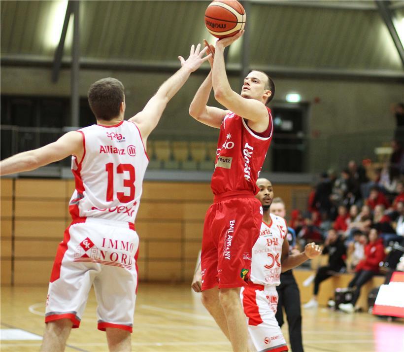 Jean Kox (r.) will weiterhin Spaß am Basketball haben. Das ist für ihn das Wichtigste.
