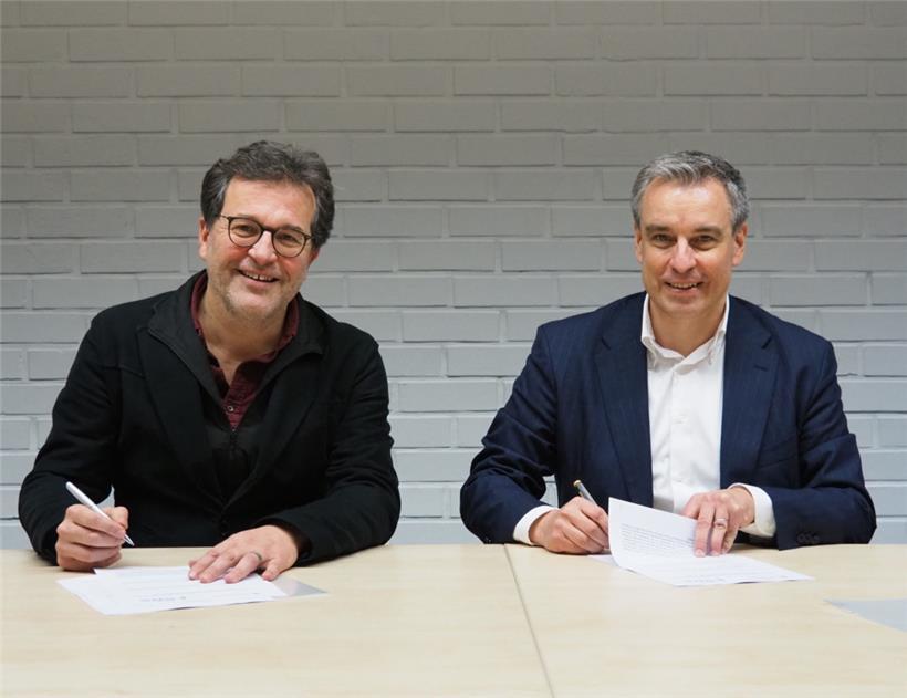 Jean-Louis Zeien (l.), Vorsitzender des Verwaltungsrats der Stiftung Pensionnat Notre-Dame Sainte-Sophie, und Claude Meisch, Bildungsminister (r.)
