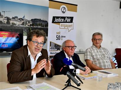 Jean-Louis Zeien und Jean-Paul Lehners von Justice et Paix bei Pressekonferenz zu sozialen Gerechtigkeitsthemen