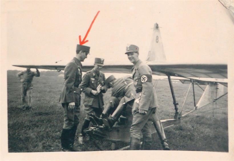 Jean Moia (markiert) mit anderen Mitgliedern des Escher NSFK-Sturmes 3/78, Datum u. Fotograf unbekannt
