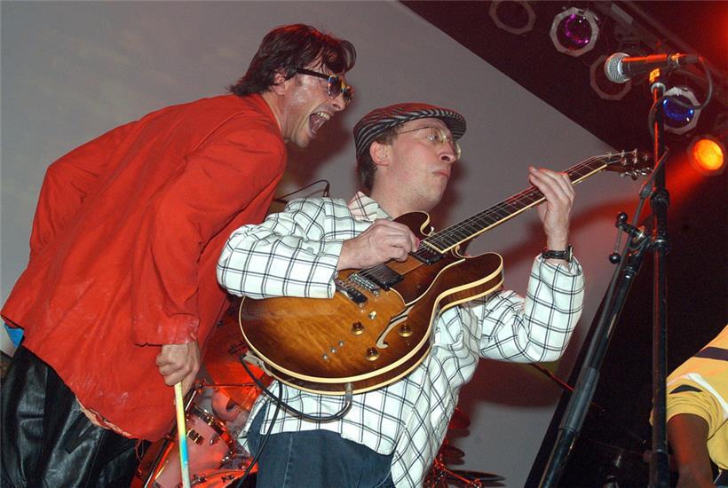 Jean-Paul Endré mit Band im Jahr 2013
