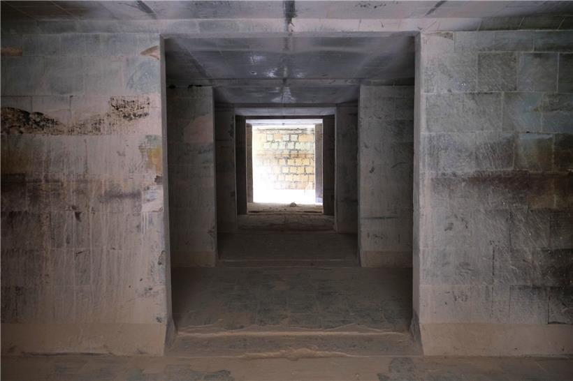 Jeder Tank von 21 Metern ist in neun Räume aufgeteilt. Alle sind von oben bis un...