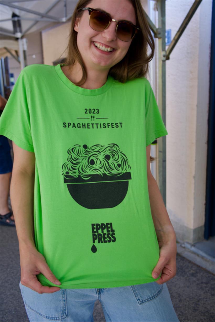Jedes Jahr bekommen alle Crew-Mitglieder ein „Spaghettisfest“-T-Shirt
