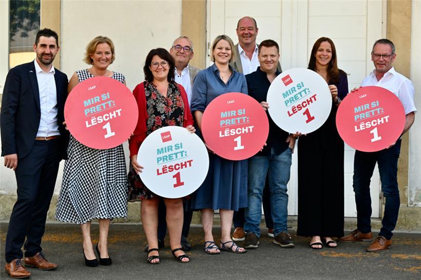 Jeff Gangler, die nationale Spitzenkandidatin Paulette Lenert, Tina Koch, Claude Thill, Claude Besenius, Claude Haagen, Michel Schenk, Flore Schank, Carlo Weber (v.l.) gestern vor der Aula. Danielle Filbig konnte nicht anwesend sein.

