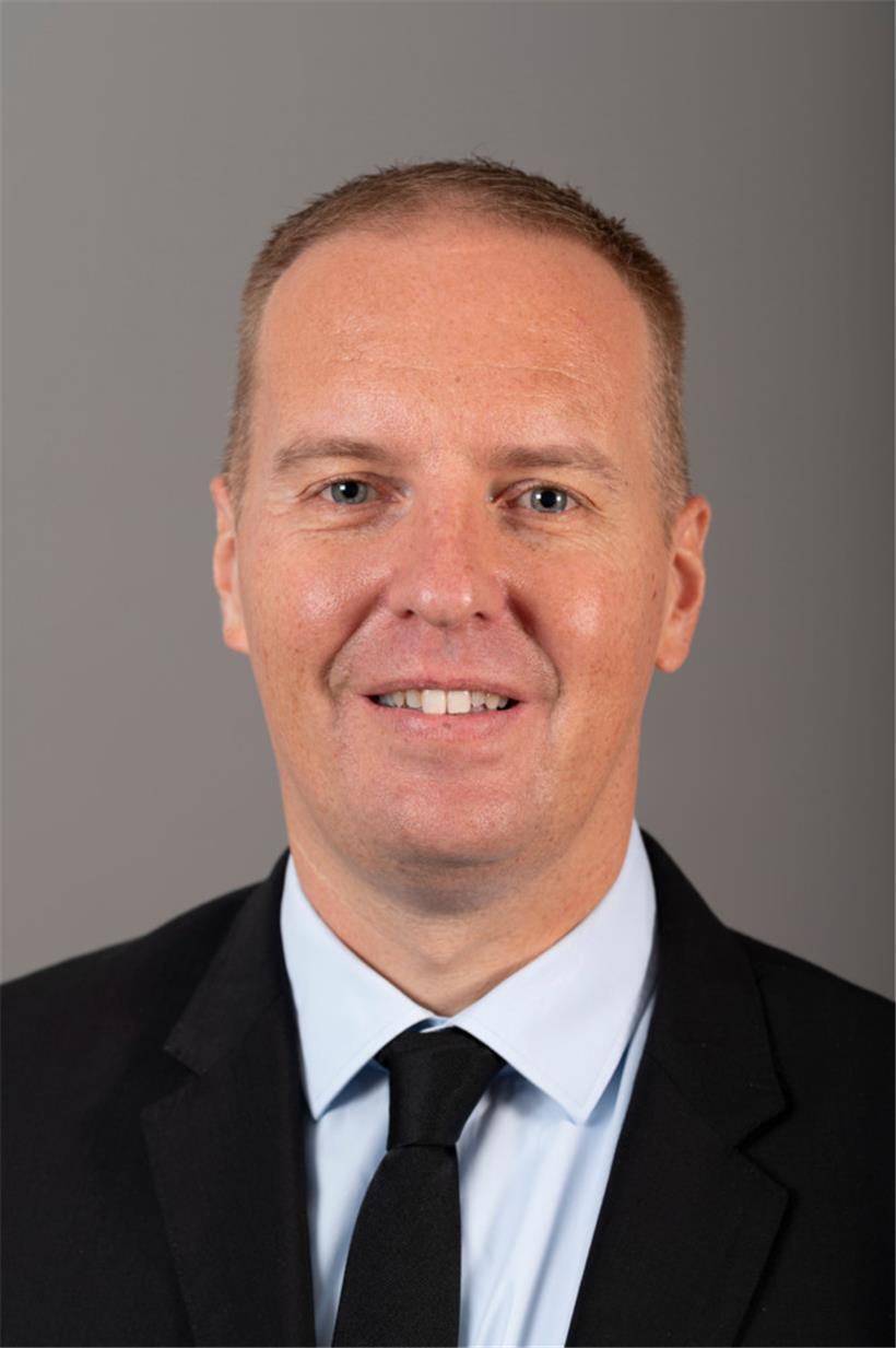 Jeff Kohnen (47) ist seit 2011 Mitglied der Schulleitung und seit 2020 Direktor des Atert-Lycée. Er war seit der Eröffnung des ALR 2008 und bis 2015 als Biologielehrer an der Schule tätig. 
