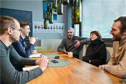 Jeff Konsbrück, Michèle Mannes und Bob Molling gehören zu der jüngeren Winzer-Generation
