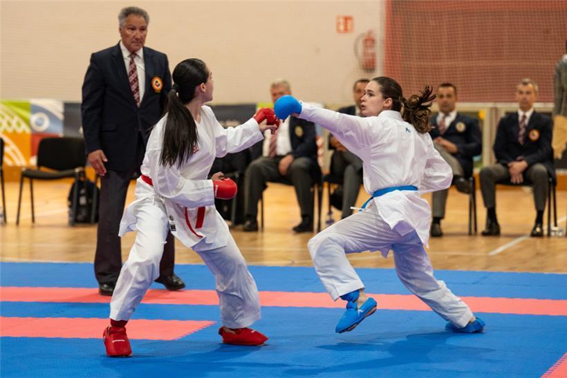 Jenny Warling (r.) holte eine von zehn Goldmedaillen des Team Lëtzebuerg
