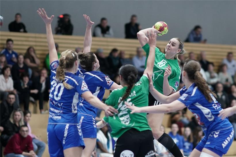 Jenny Zuk (Nummer 10) und Käerjeng peilen die Titelverteidigung in der AXA League an
