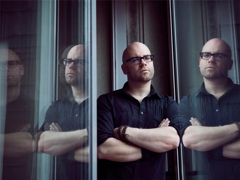 Jérôme Reuter, fondateur du groupe, chante en anglais, en italien, en français et en allemand
