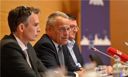 Jerry Grbic, Guy Hoffmann und Yves Maas (im Hintergrund)
