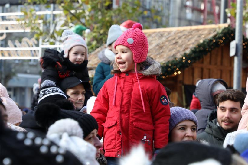 Jetzt ist es so weit … er biegt um die Ecke!