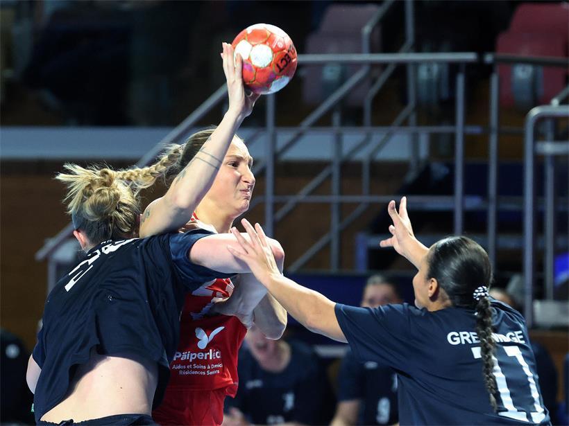 Auf die Euphorie folgt ein Dämpfer: FLH-Damen verlieren deutlich gegen Großbritannien Jil Reiter und ihre Teamkolleginnen sind nach der Niederlage in der WM-Qualifikation ausgeschieden