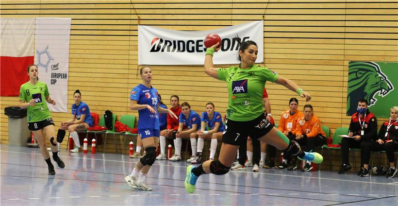 Jil Weintzen (8) und Andrea Alina Marin (7) brachten Käerjeng im Rückspiel in der Anfangsphase in Führung
