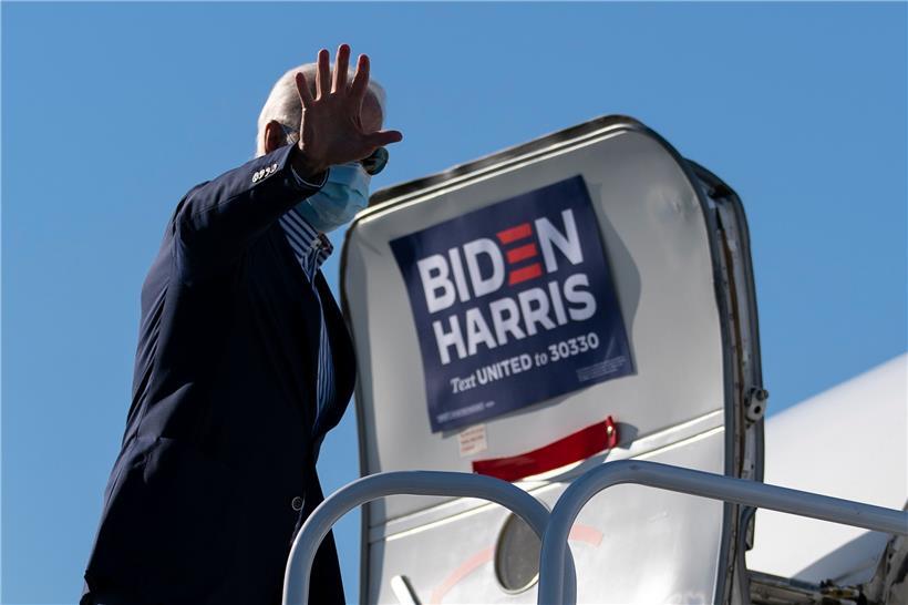 Joe Biden Anfang Oktober auf dem Weg zu einer Wahlkampfveranstaltung in Arizona
