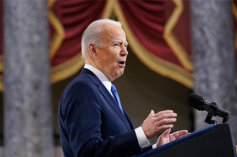 Joe Biden spricht in der Statuary Hall des US-Kapitols anlässlich des Jahrestages der Erstürmung des US-Kapitols

